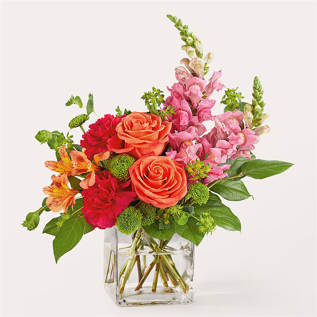 Cosmopolitan Bouquet – Family Florist, Red Springs NC